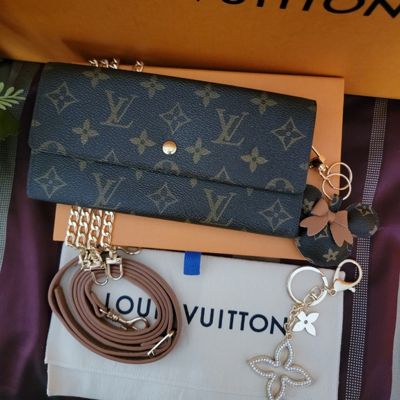 Louis Vuitton Handbags - 🤎Authentic Louis Vuitton Monogram Sarah Wallet Women's Large Wallet🤎